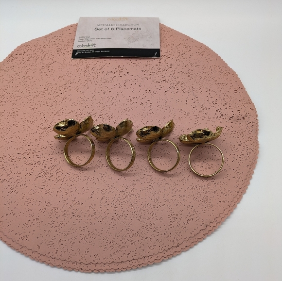 NWT Colordrift Rose Gold Circle Vinyl Wipe Clean Placemats 4 Clover Napkin Rings - Picture 7 of 8